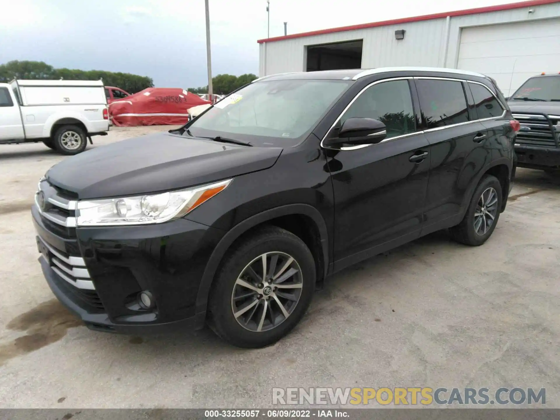 2 Photograph of a damaged car 5TDJZRFH2KS563112 TOYOTA HIGHLANDER 2019