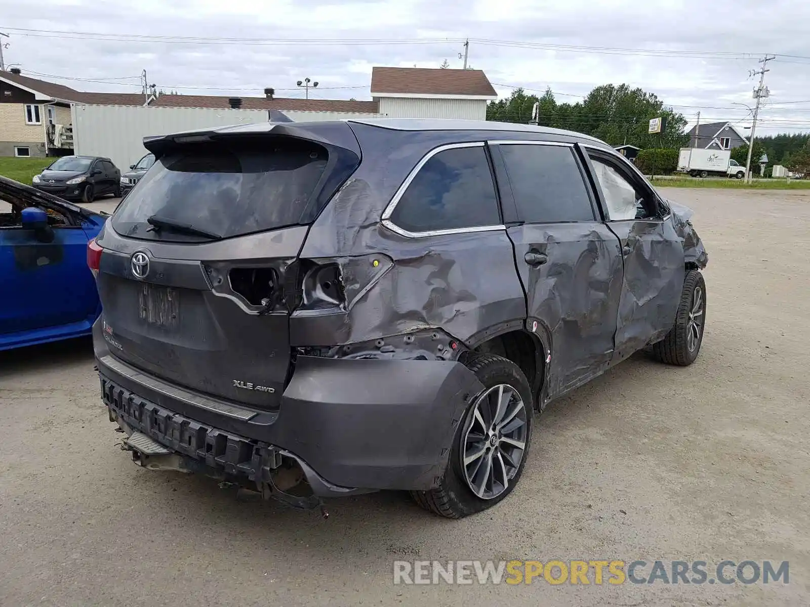 4 Photograph of a damaged car 5TDJZRFH2KS563515 TOYOTA HIGHLANDER 2019