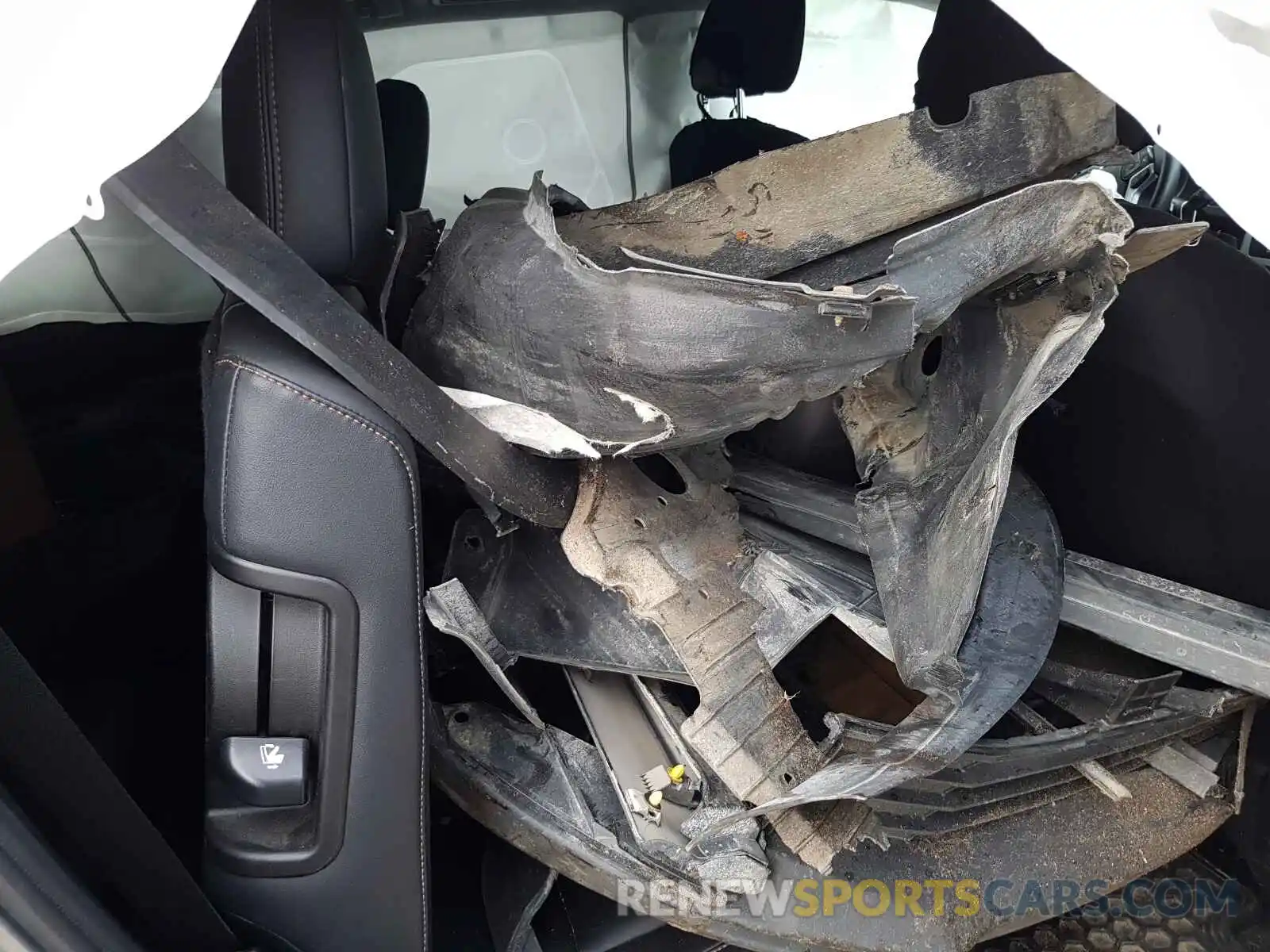 6 Photograph of a damaged car 5TDJZRFH2KS563515 TOYOTA HIGHLANDER 2019