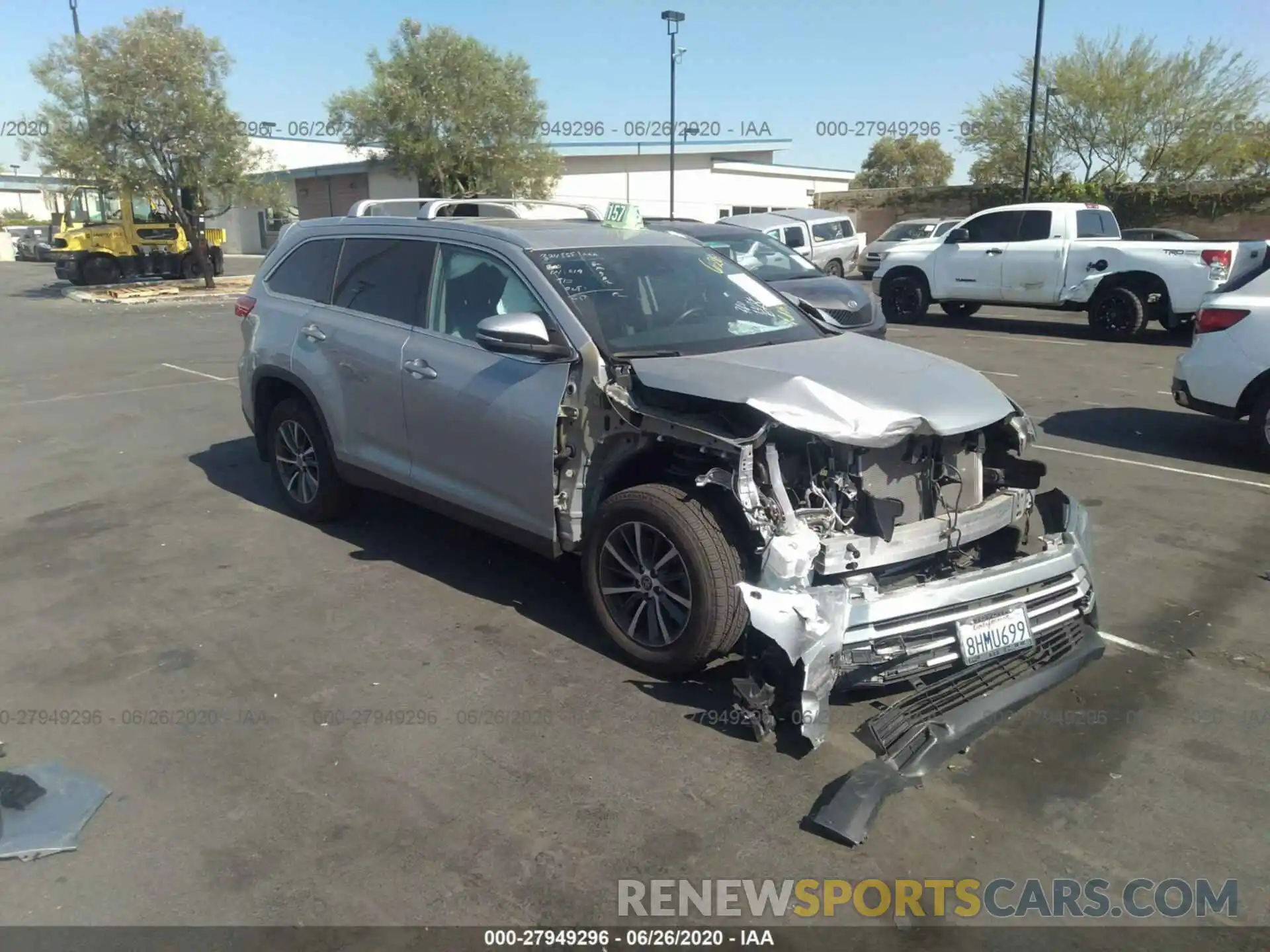 1 Photograph of a damaged car 5TDJZRFH2KS563630 TOYOTA HIGHLANDER 2019