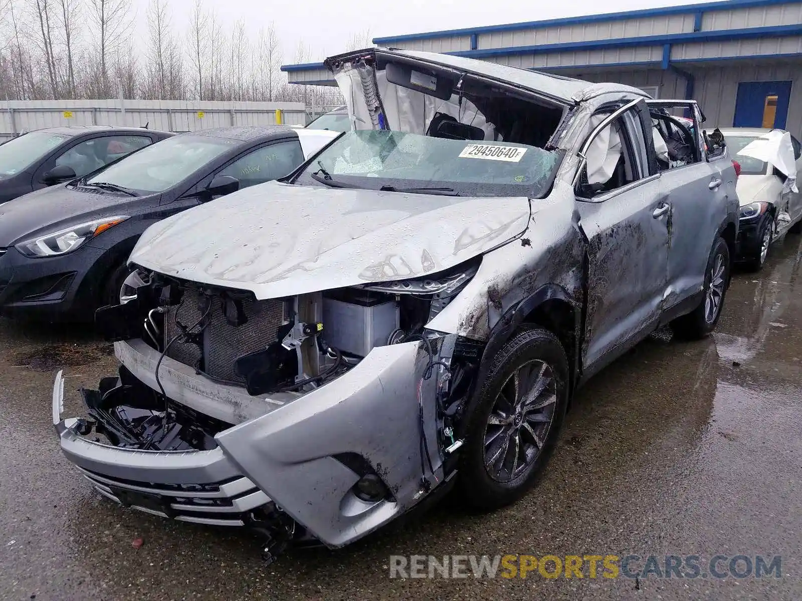 2 Photograph of a damaged car 5TDJZRFH2KS564762 TOYOTA HIGHLANDER 2019