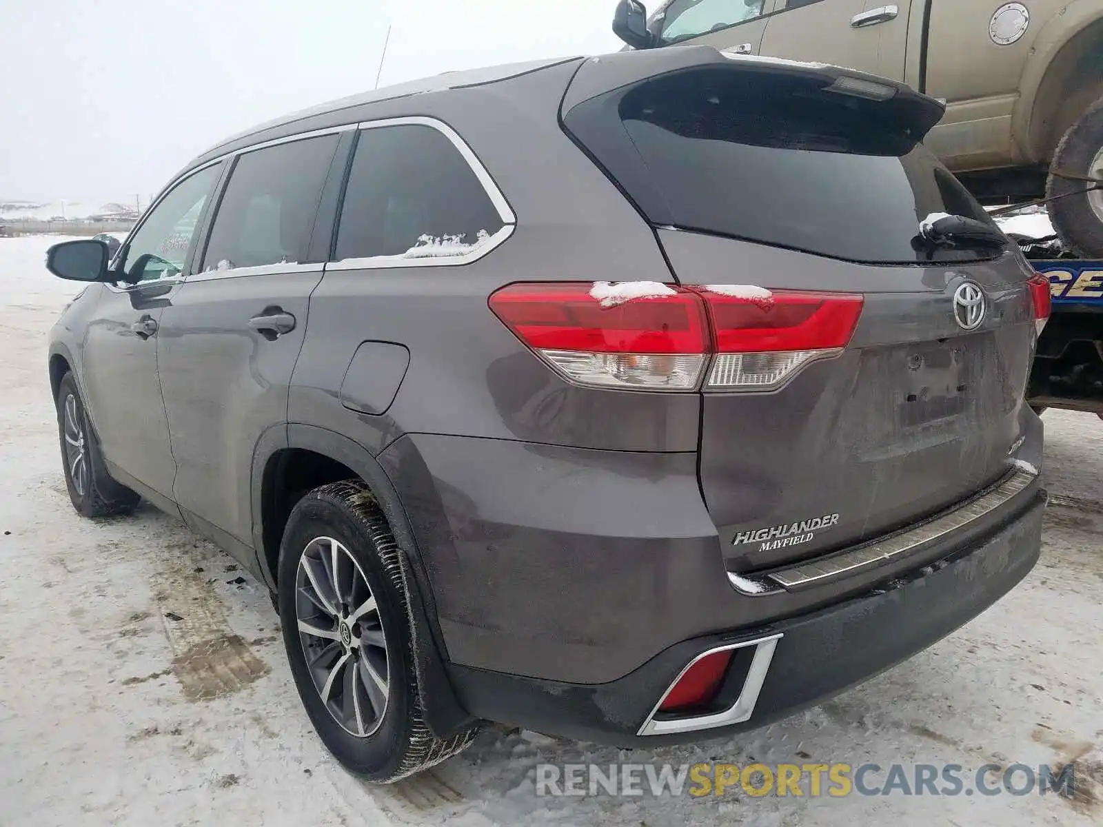 3 Photograph of a damaged car 5TDJZRFH2KS565362 TOYOTA HIGHLANDER 2019