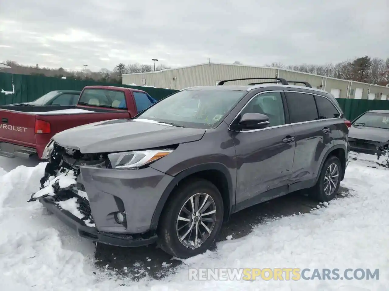 2 Photograph of a damaged car 5TDJZRFH2KS569430 TOYOTA HIGHLANDER 2019