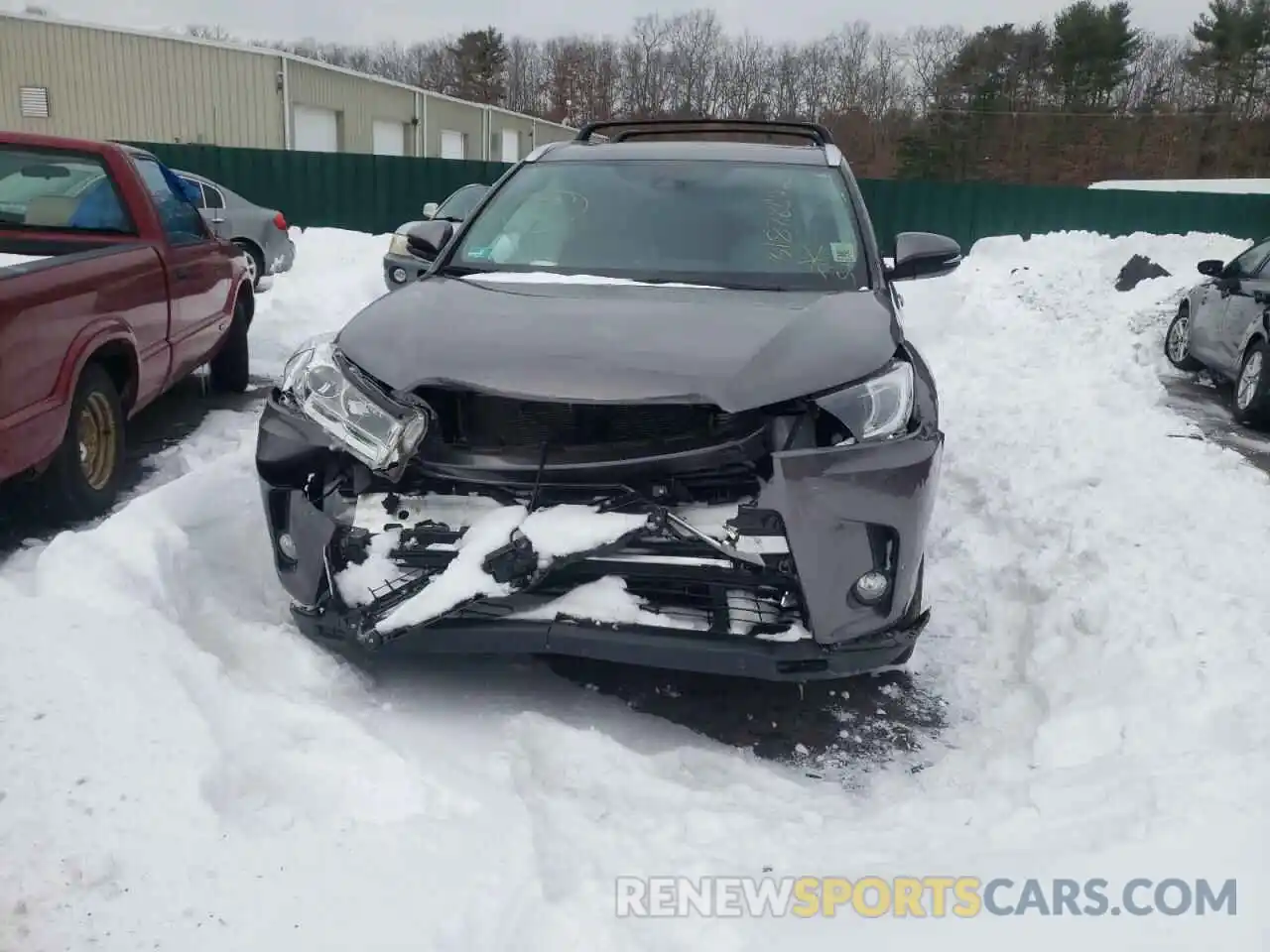 9 Photograph of a damaged car 5TDJZRFH2KS569430 TOYOTA HIGHLANDER 2019