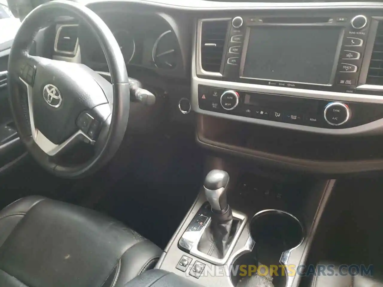 9 Фотография поврежденного автомобиля 5TDJZRFH2KS569573 TOYOTA HIGHLANDER 2019