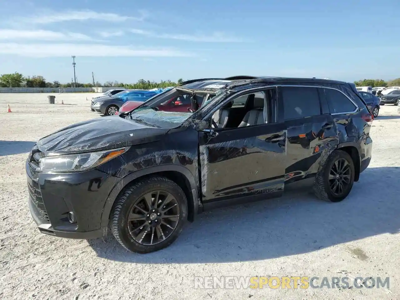 1 Photograph of a damaged car 5TDJZRFH2KS570254 TOYOTA HIGHLANDER 2019