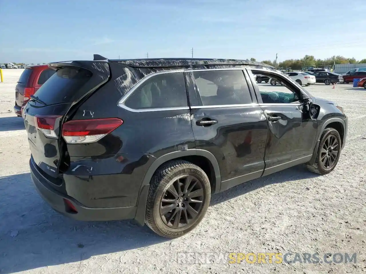 3 Photograph of a damaged car 5TDJZRFH2KS570254 TOYOTA HIGHLANDER 2019