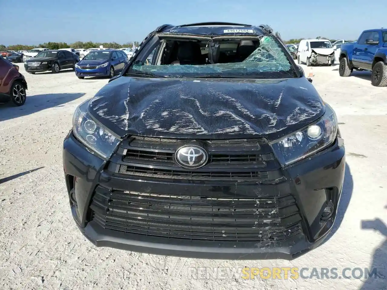 5 Photograph of a damaged car 5TDJZRFH2KS570254 TOYOTA HIGHLANDER 2019