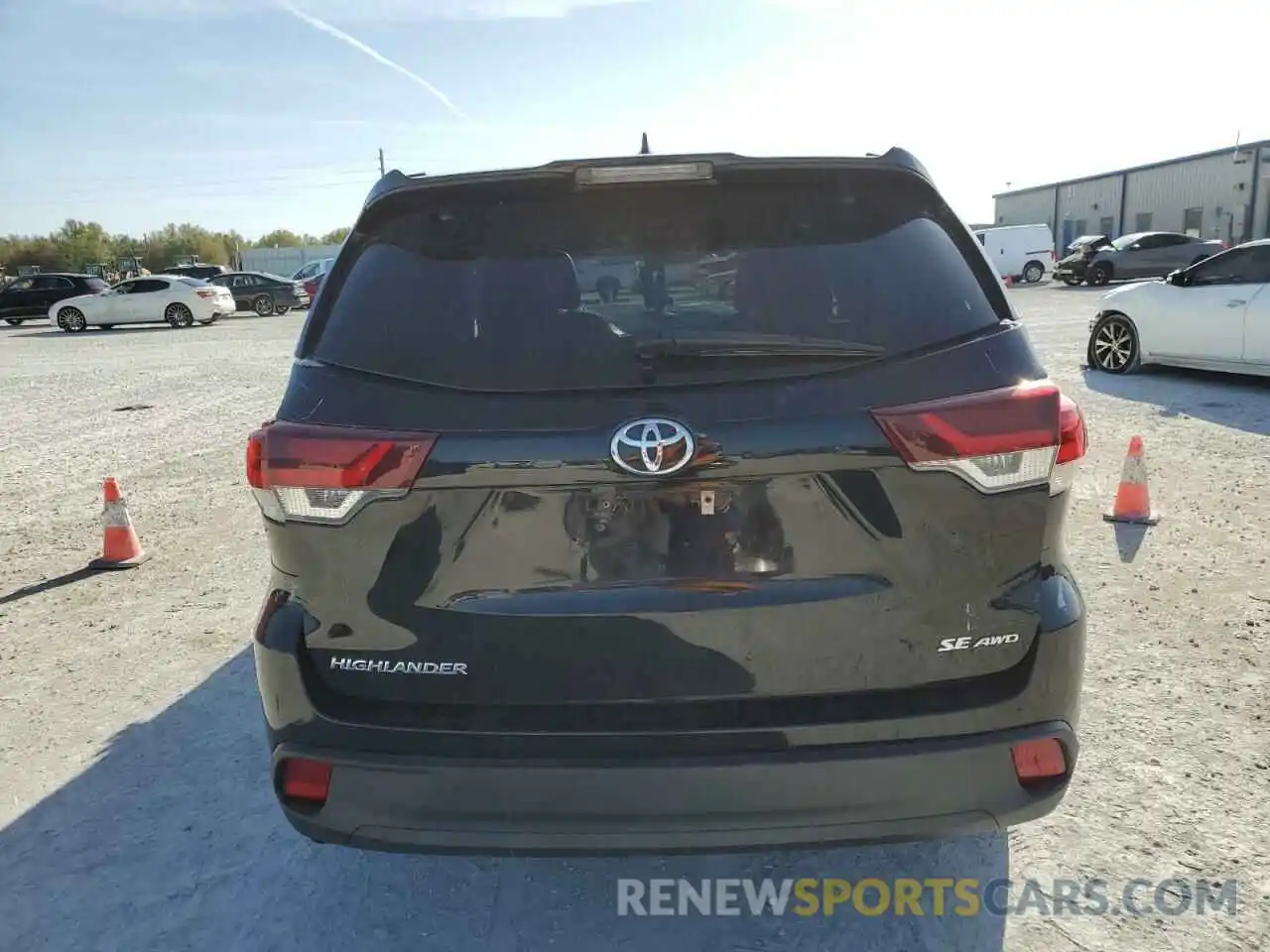 6 Photograph of a damaged car 5TDJZRFH2KS570254 TOYOTA HIGHLANDER 2019