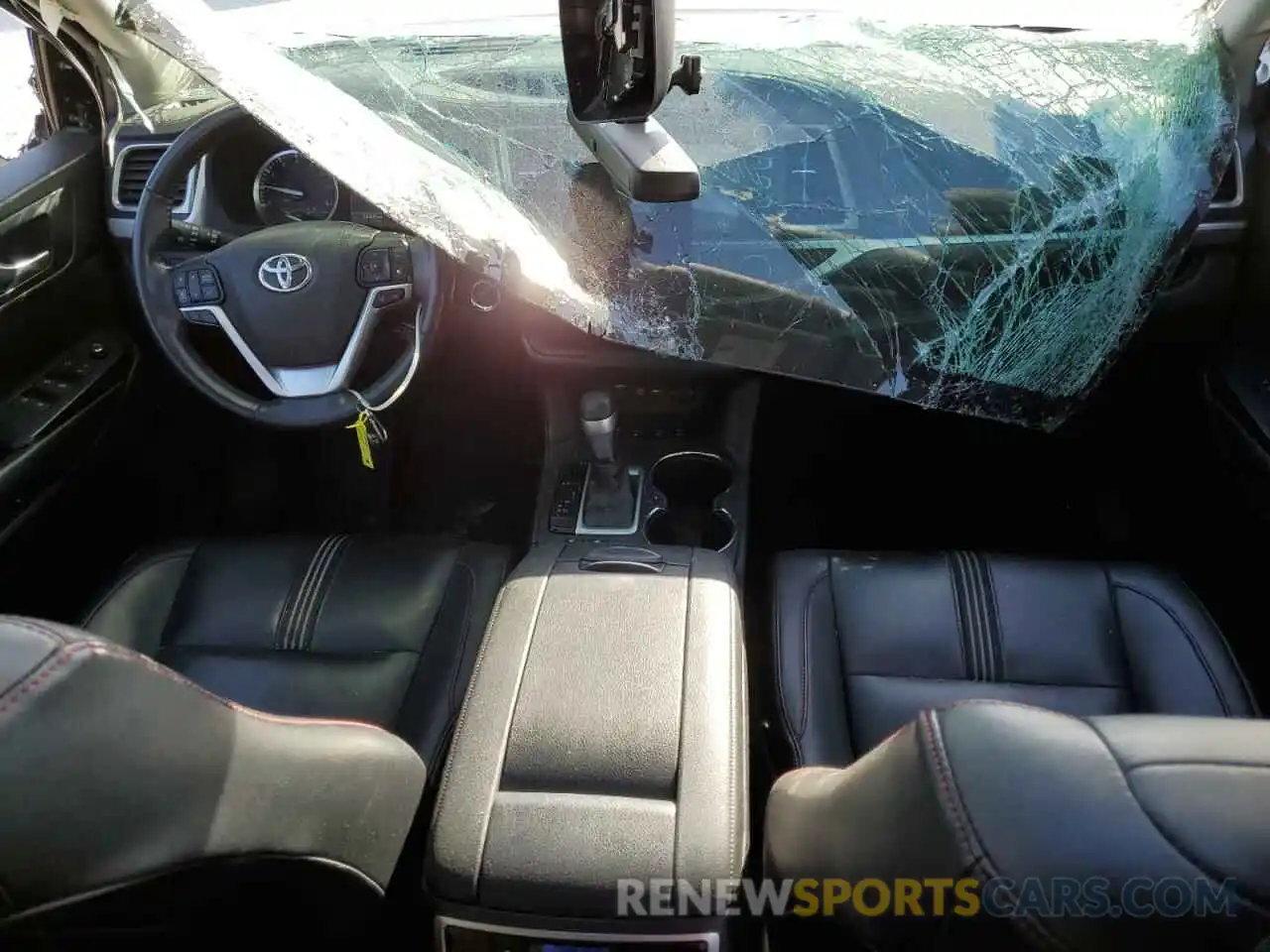 8 Photograph of a damaged car 5TDJZRFH2KS570254 TOYOTA HIGHLANDER 2019