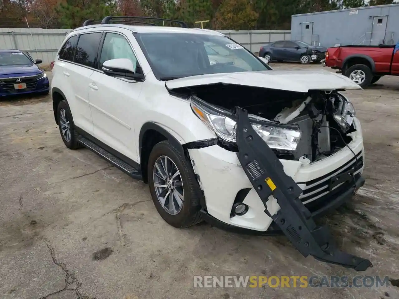 1 Photograph of a damaged car 5TDJZRFH2KS570576 TOYOTA HIGHLANDER 2019