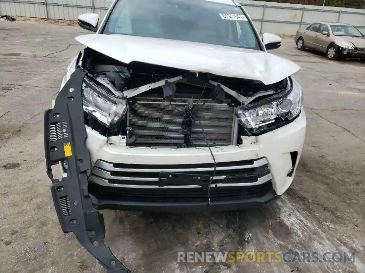 9 Photograph of a damaged car 5TDJZRFH2KS570576 TOYOTA HIGHLANDER 2019