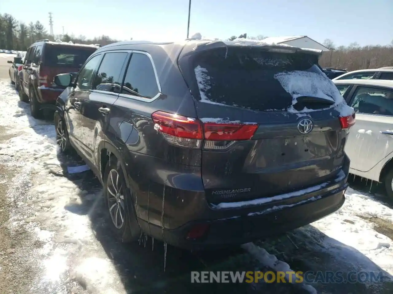 3 Photograph of a damaged car 5TDJZRFH2KS571677 TOYOTA HIGHLANDER 2019