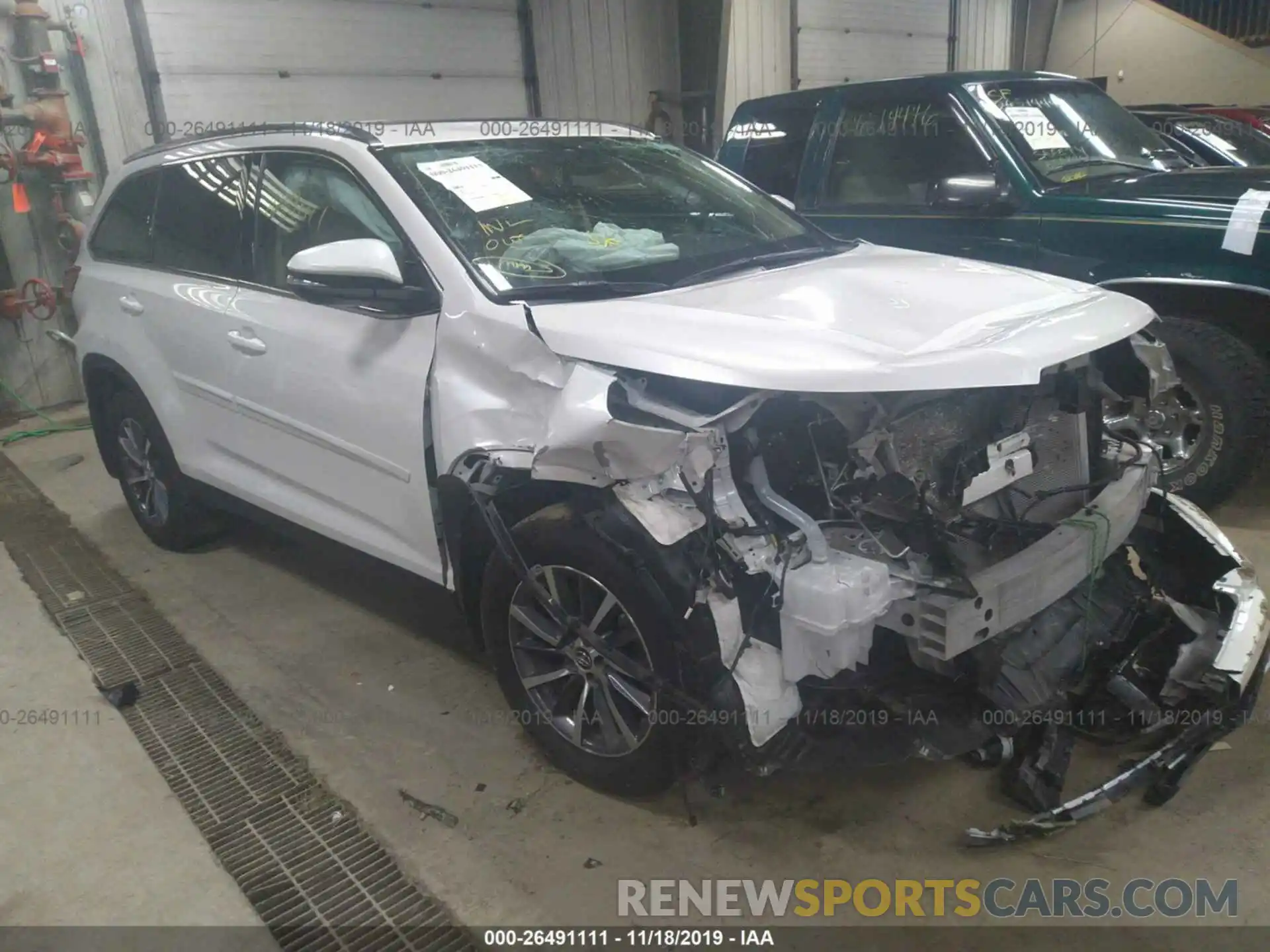 1 Photograph of a damaged car 5TDJZRFH2KS572165 TOYOTA HIGHLANDER 2019