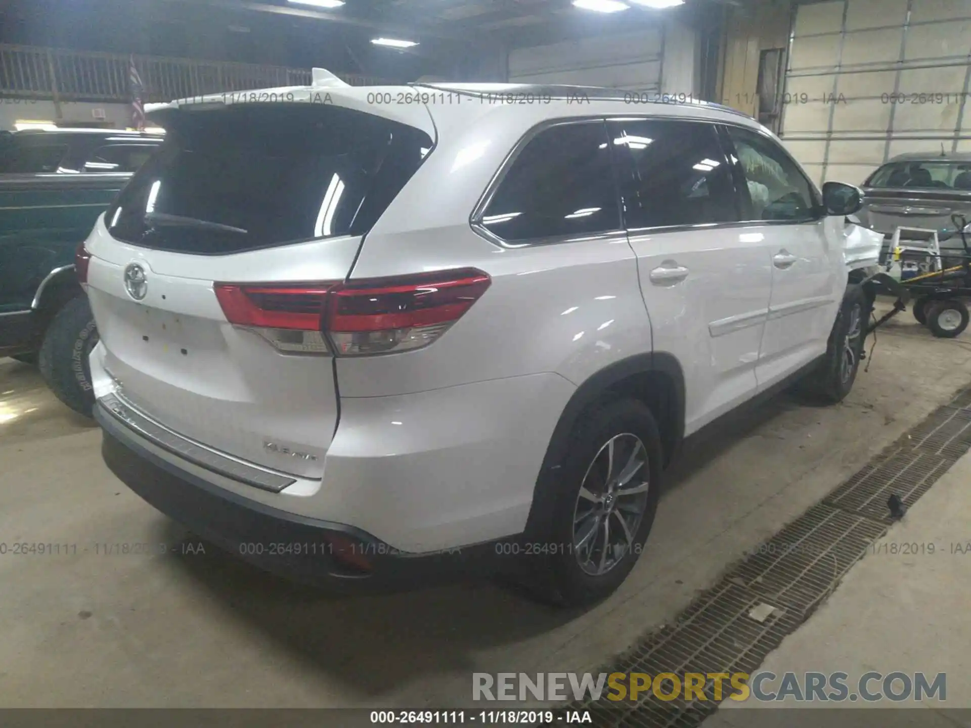 4 Photograph of a damaged car 5TDJZRFH2KS572165 TOYOTA HIGHLANDER 2019