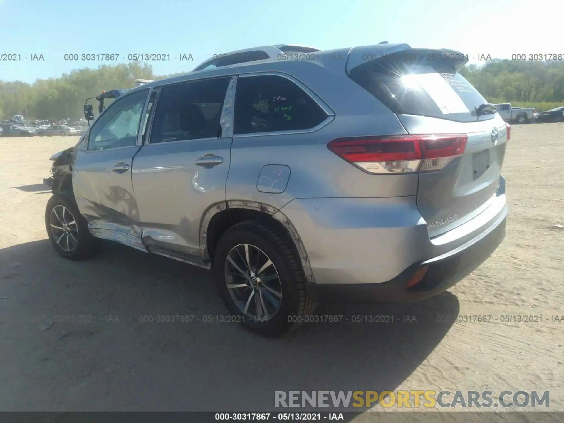 3 Photograph of a damaged car 5TDJZRFH2KS572781 TOYOTA HIGHLANDER 2019