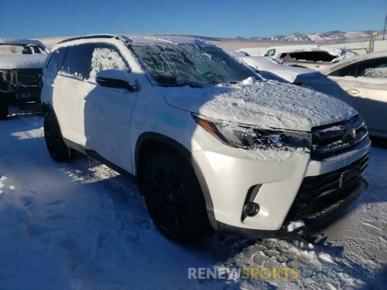 1 Photograph of a damaged car 5TDJZRFH2KS573543 TOYOTA HIGHLANDER 2019