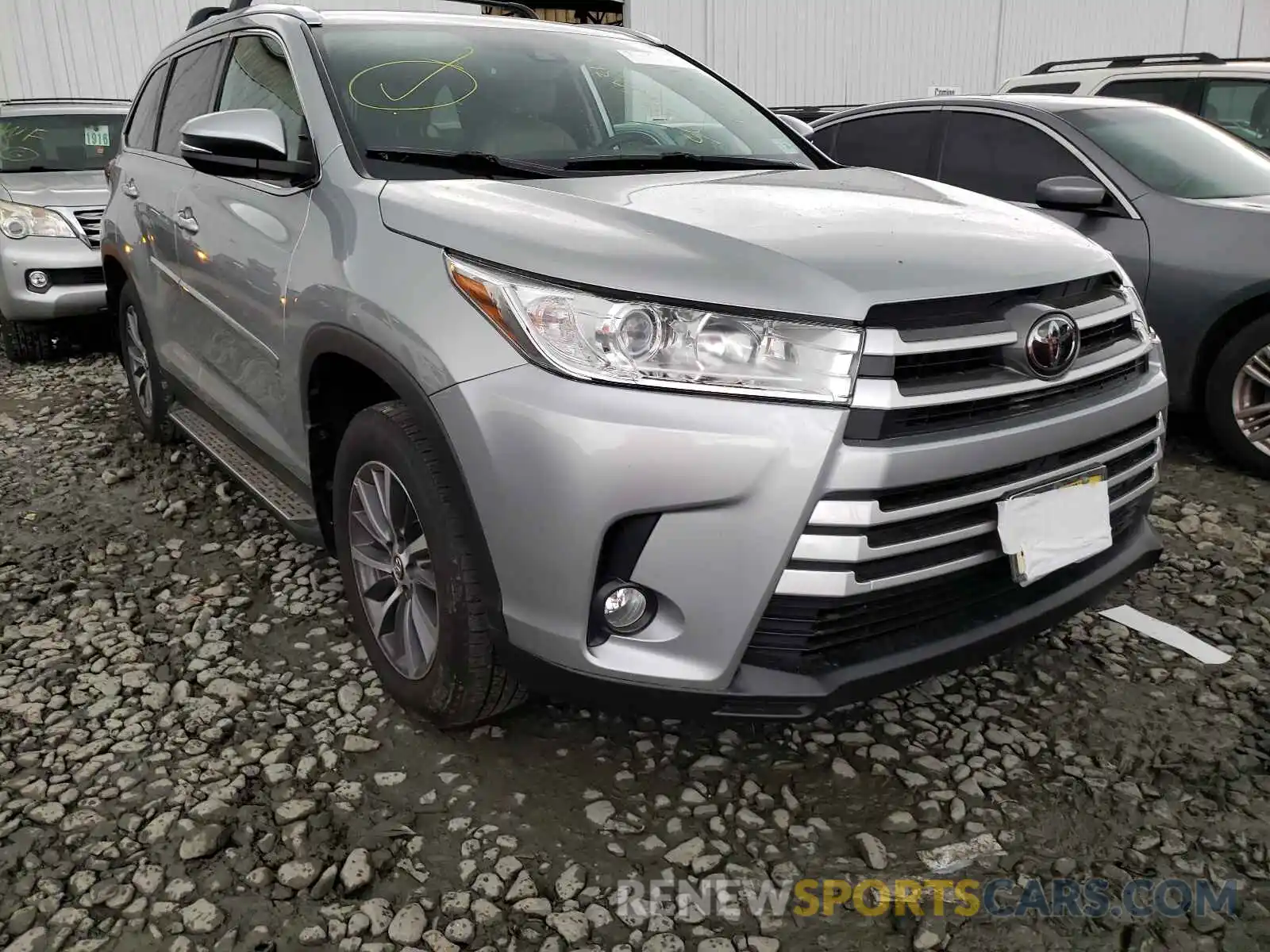 1 Photograph of a damaged car 5TDJZRFH2KS573588 TOYOTA HIGHLANDER 2019