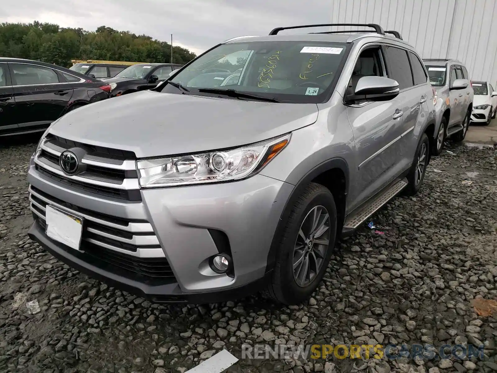 2 Photograph of a damaged car 5TDJZRFH2KS573588 TOYOTA HIGHLANDER 2019