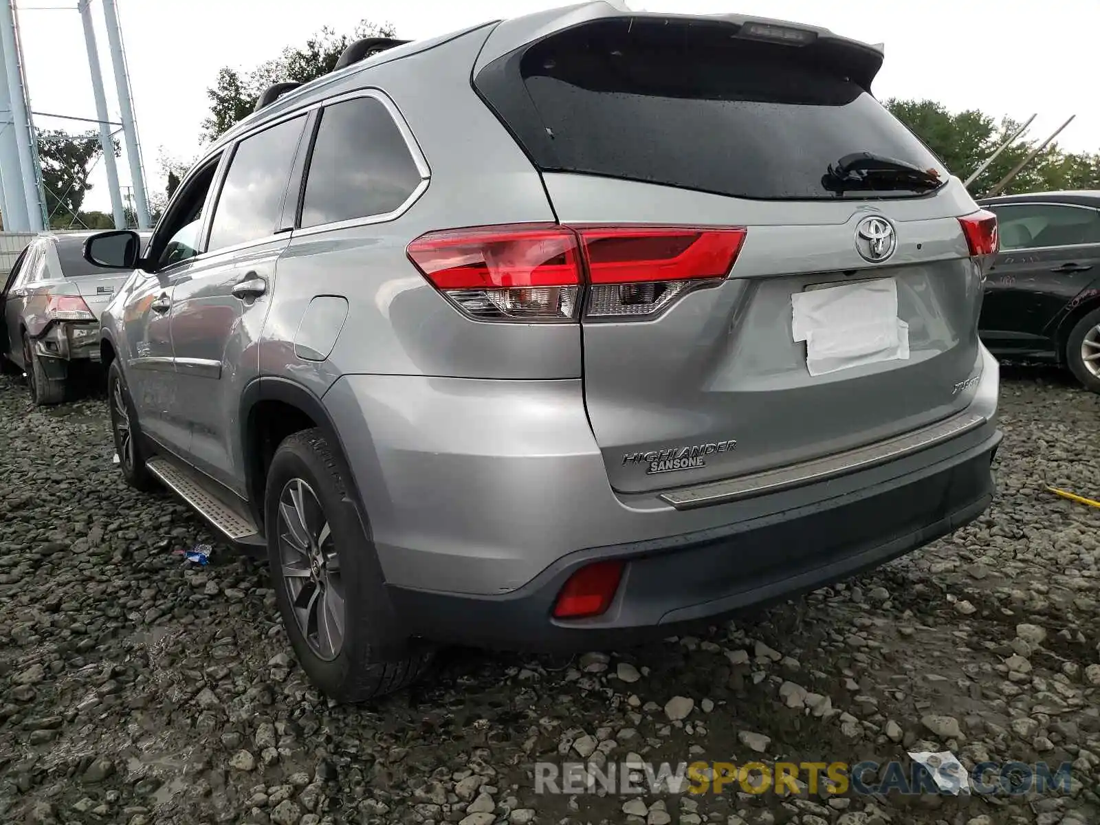 3 Photograph of a damaged car 5TDJZRFH2KS573588 TOYOTA HIGHLANDER 2019