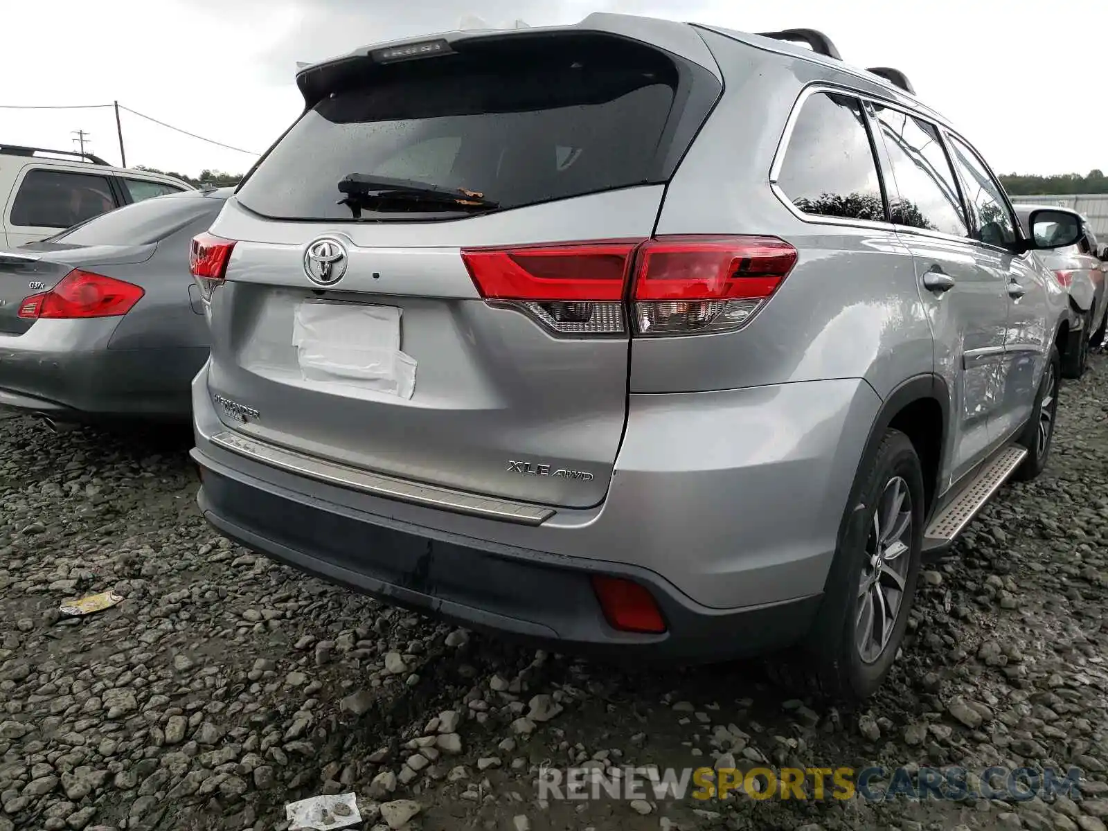 4 Photograph of a damaged car 5TDJZRFH2KS573588 TOYOTA HIGHLANDER 2019