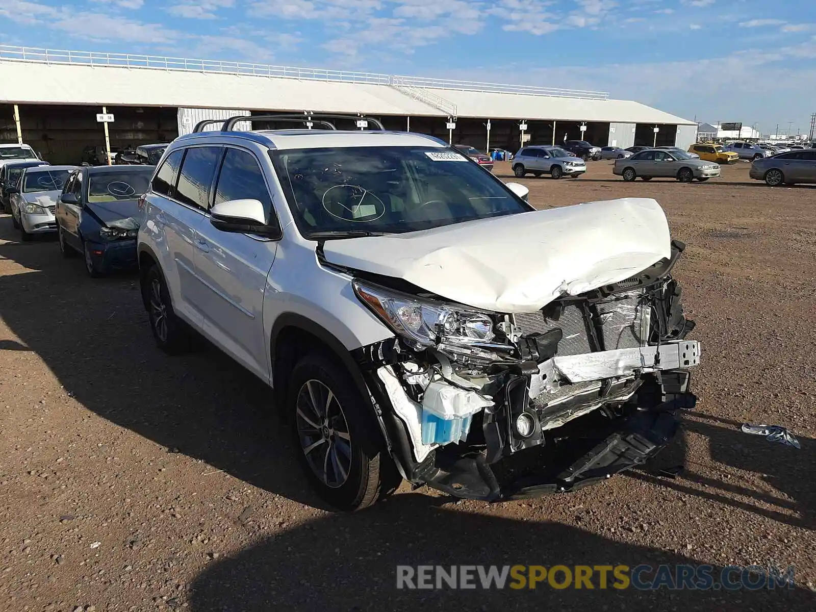 1 Photograph of a damaged car 5TDJZRFH2KS574045 TOYOTA HIGHLANDER 2019