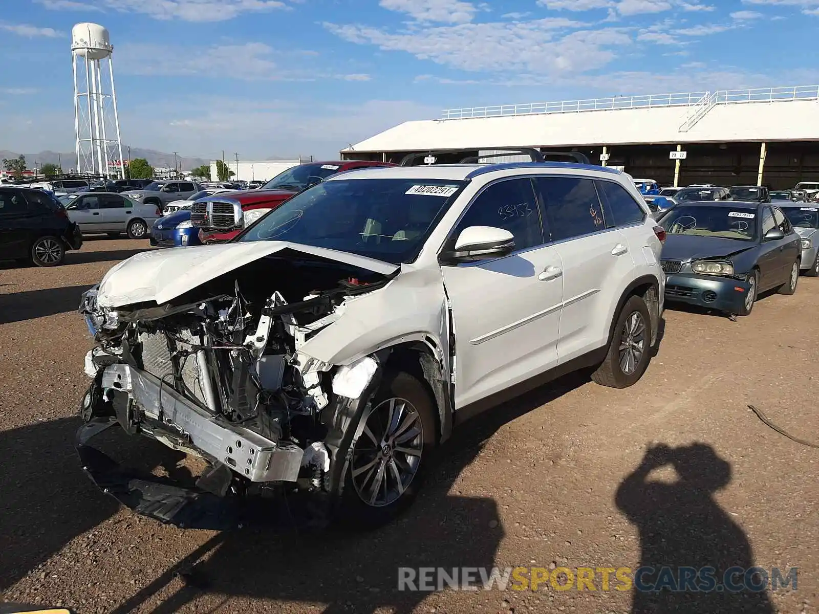 2 Photograph of a damaged car 5TDJZRFH2KS574045 TOYOTA HIGHLANDER 2019