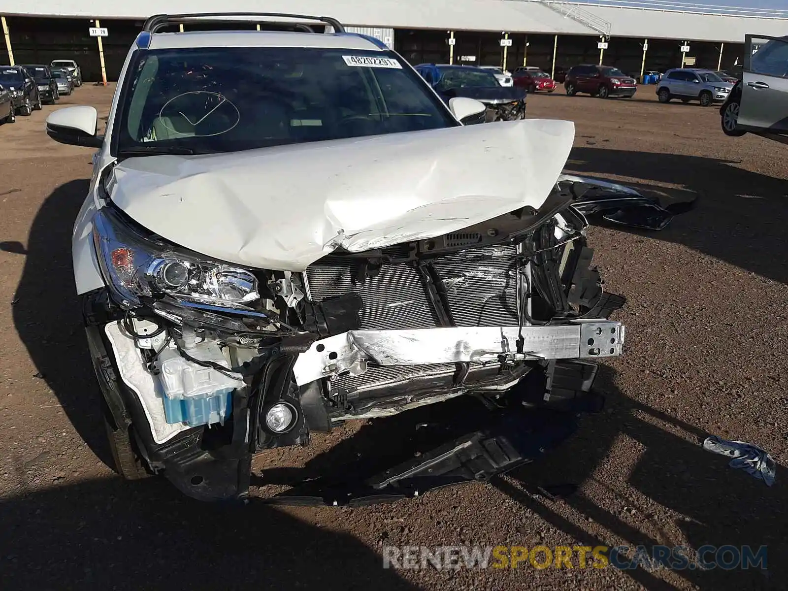 9 Photograph of a damaged car 5TDJZRFH2KS574045 TOYOTA HIGHLANDER 2019