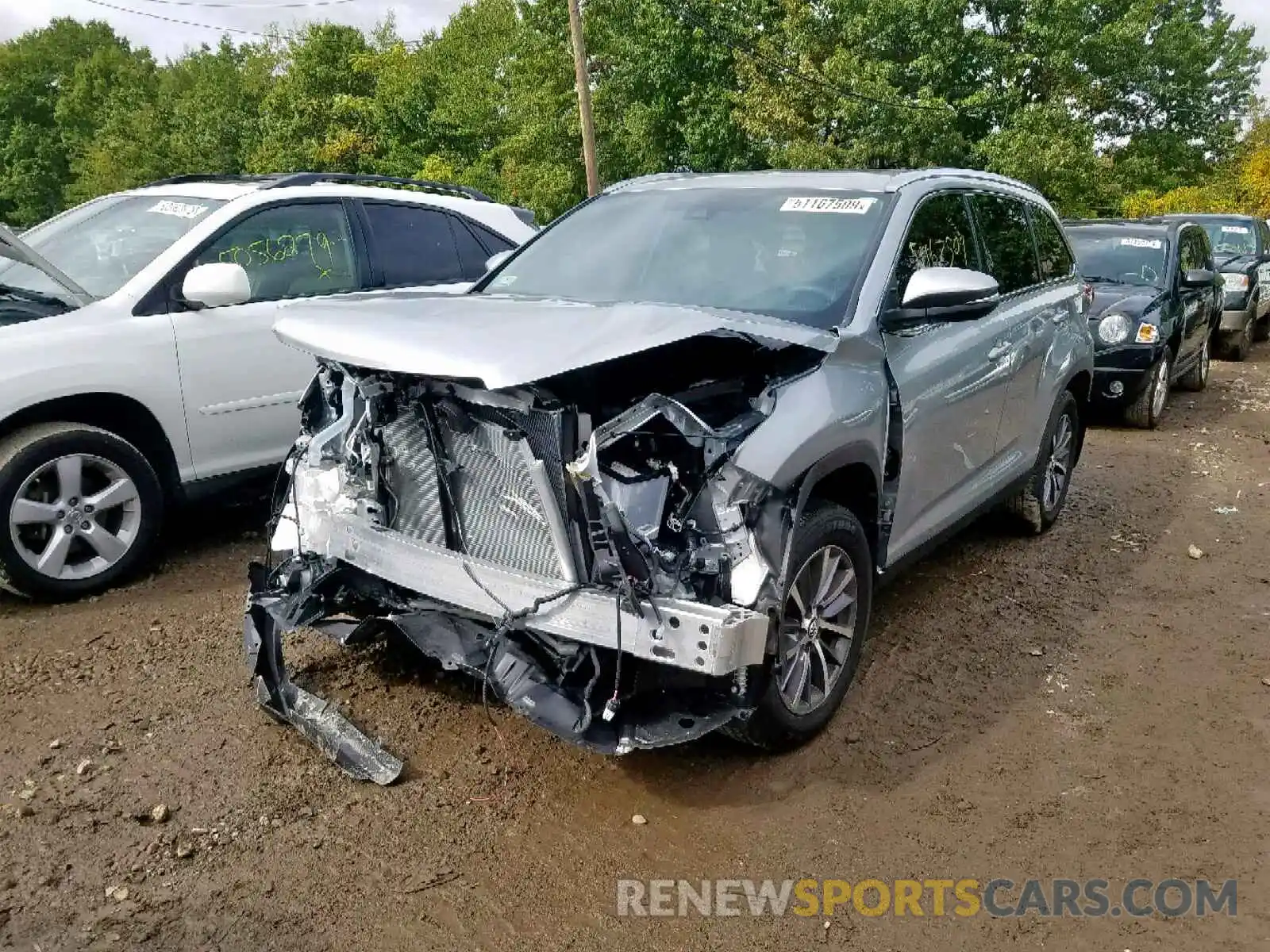 2 Photograph of a damaged car 5TDJZRFH2KS578175 TOYOTA HIGHLANDER 2019