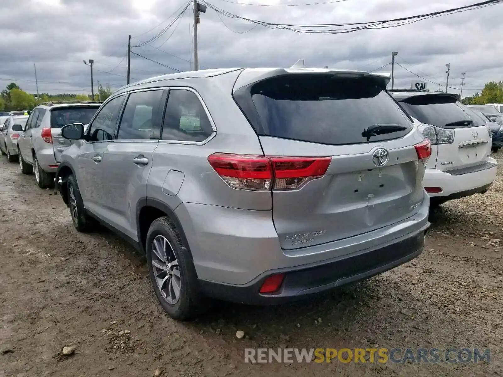 3 Photograph of a damaged car 5TDJZRFH2KS578175 TOYOTA HIGHLANDER 2019