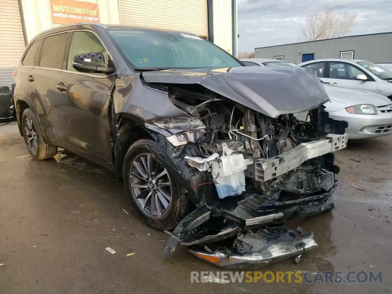 1 Photograph of a damaged car 5TDJZRFH2KS578192 TOYOTA HIGHLANDER 2019