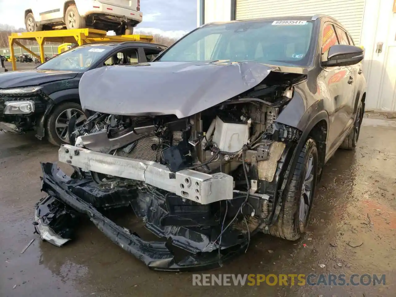 2 Photograph of a damaged car 5TDJZRFH2KS578192 TOYOTA HIGHLANDER 2019