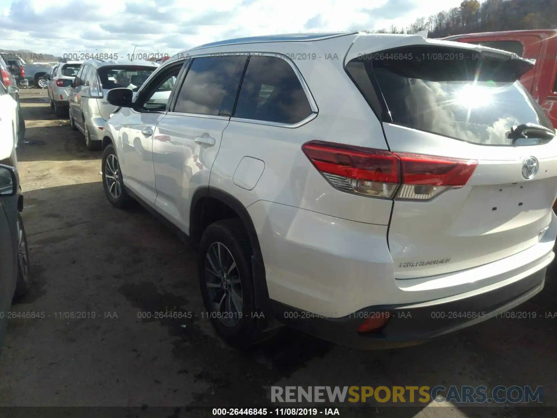 3 Photograph of a damaged car 5TDJZRFH2KS578354 TOYOTA HIGHLANDER 2019