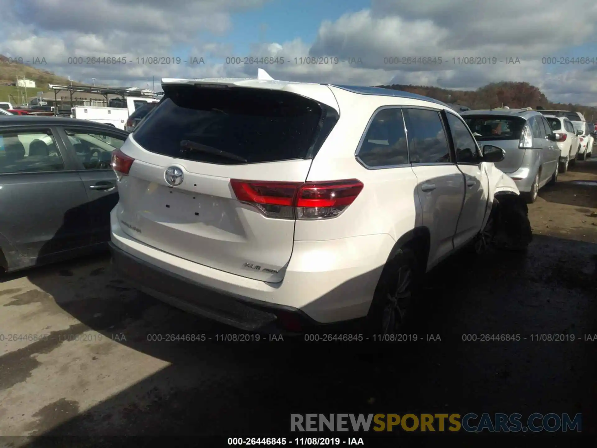 4 Photograph of a damaged car 5TDJZRFH2KS578354 TOYOTA HIGHLANDER 2019