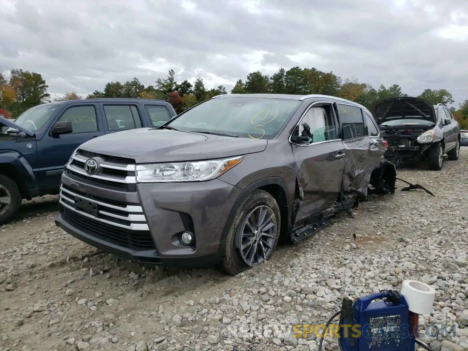 2 Photograph of a damaged car 5TDJZRFH2KS579200 TOYOTA HIGHLANDER 2019