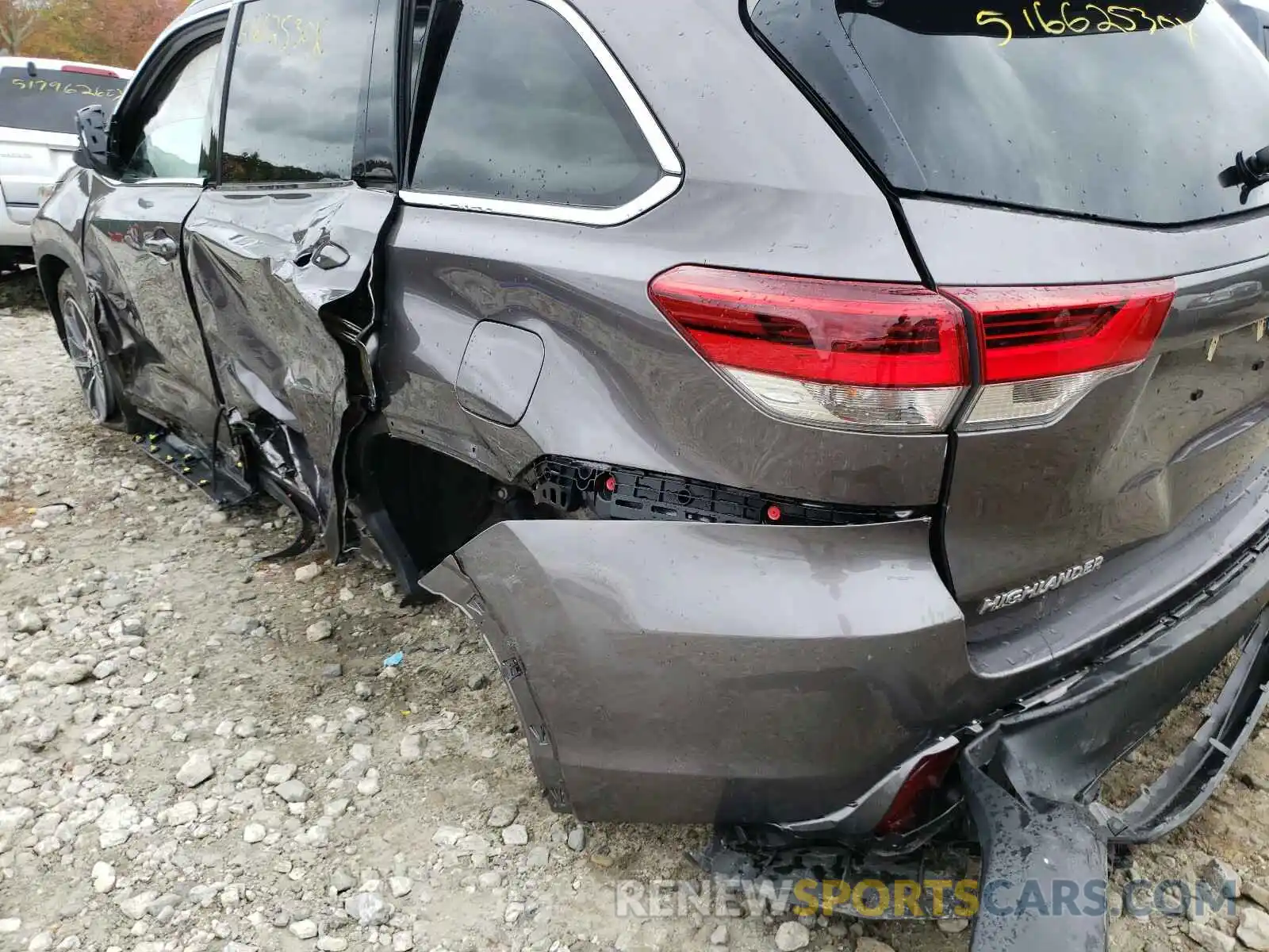 9 Photograph of a damaged car 5TDJZRFH2KS579200 TOYOTA HIGHLANDER 2019