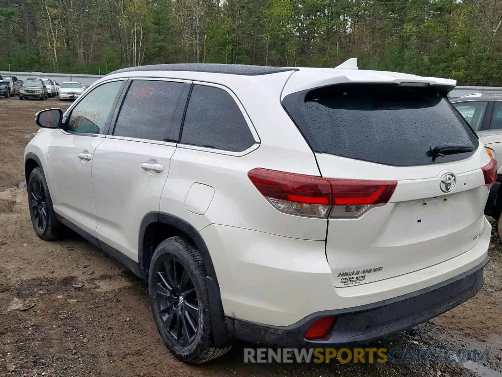 3 Photograph of a damaged car 5TDJZRFH2KS579228 TOYOTA HIGHLANDER 2019