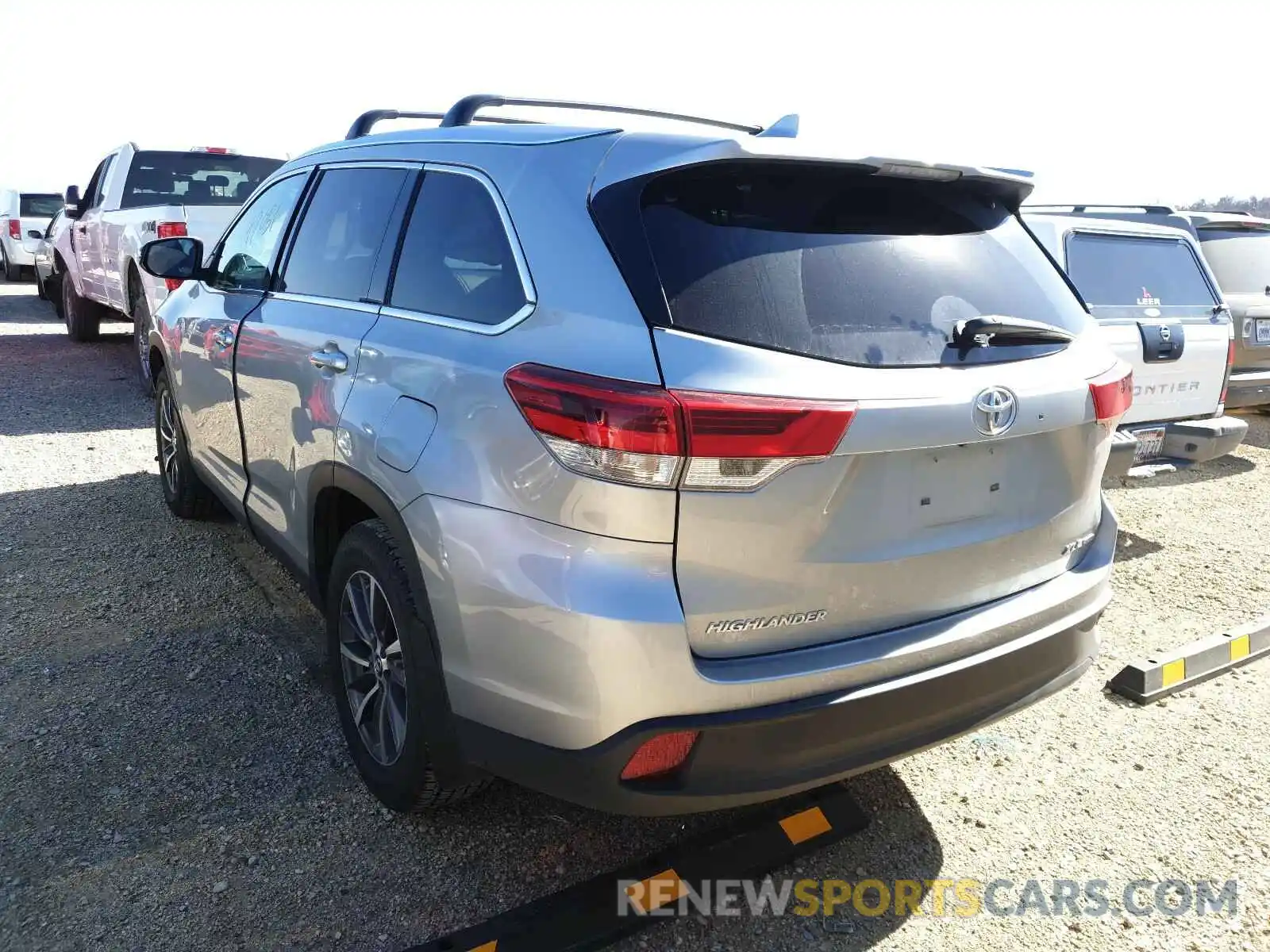 3 Photograph of a damaged car 5TDJZRFH2KS579343 TOYOTA HIGHLANDER 2019