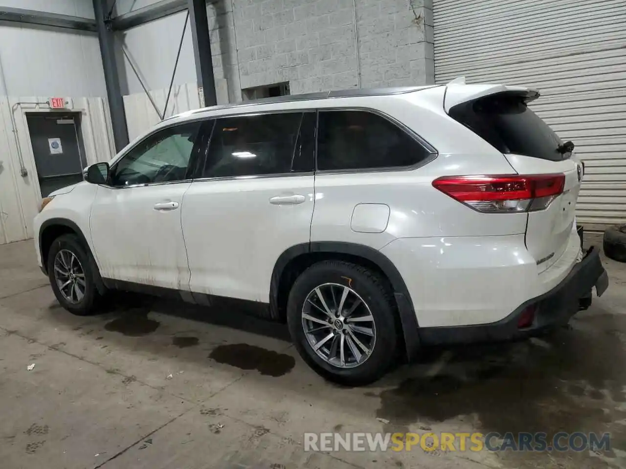 2 Photograph of a damaged car 5TDJZRFH2KS580055 TOYOTA HIGHLANDER 2019