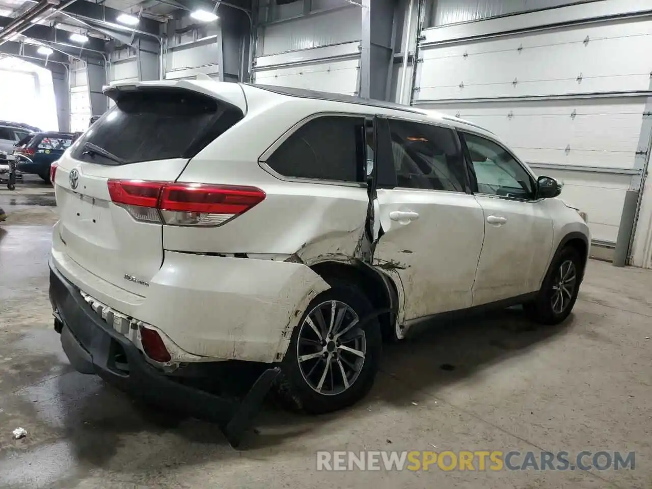 3 Photograph of a damaged car 5TDJZRFH2KS580055 TOYOTA HIGHLANDER 2019