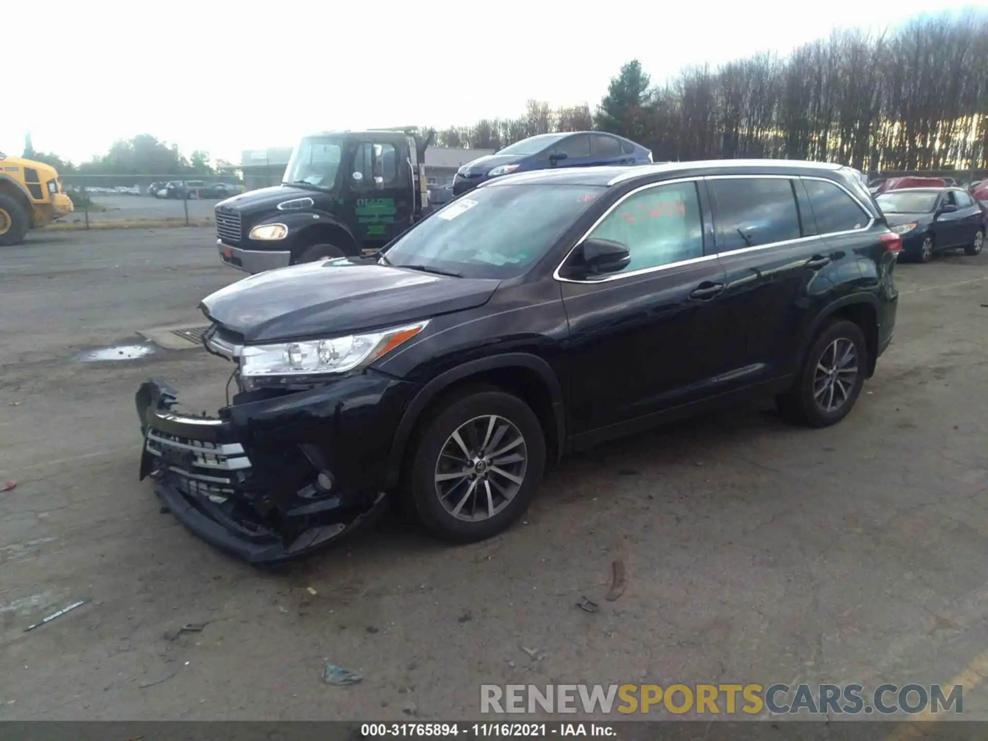 2 Photograph of a damaged car 5TDJZRFH2KS582095 TOYOTA HIGHLANDER 2019