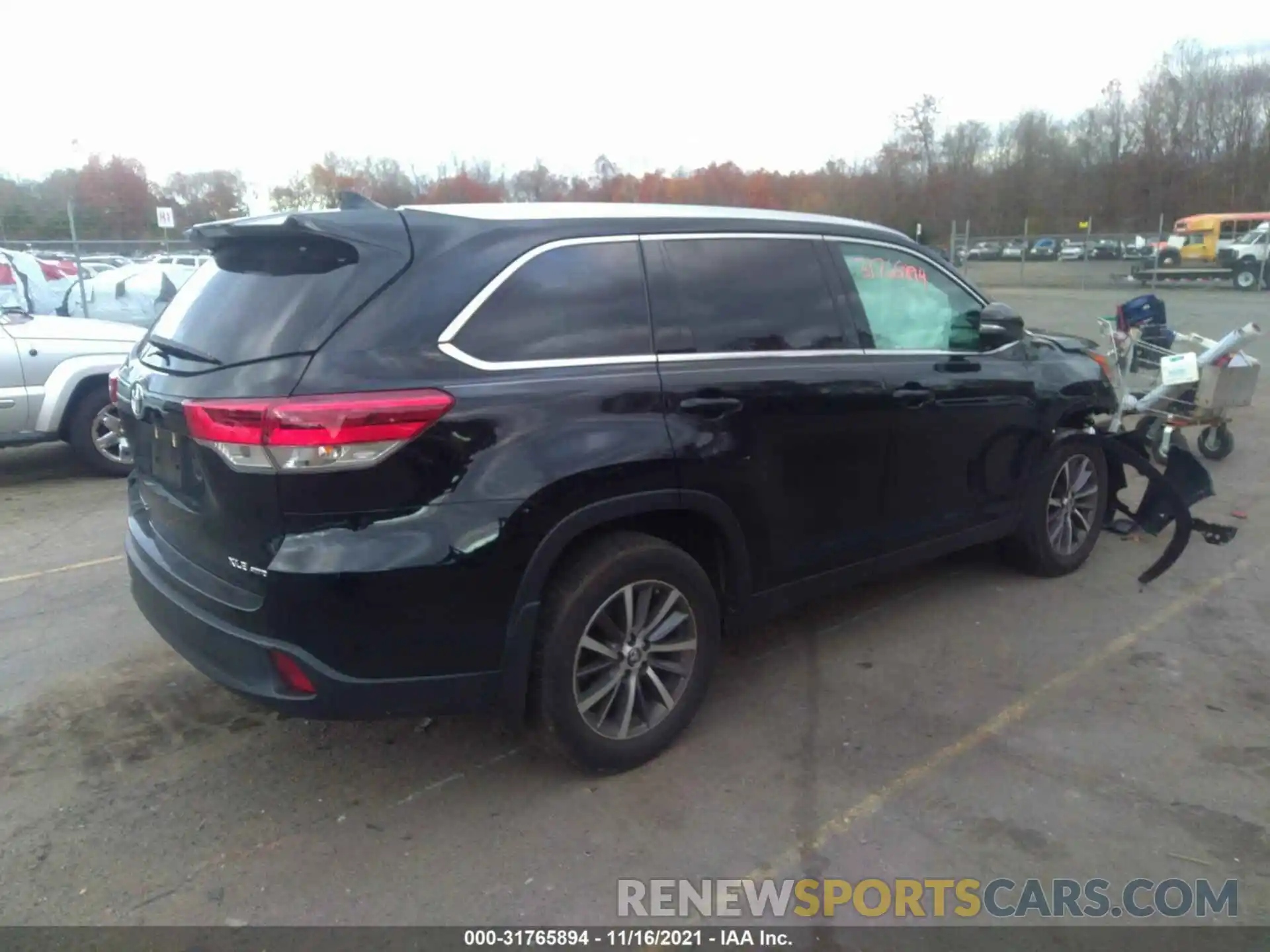 4 Photograph of a damaged car 5TDJZRFH2KS582095 TOYOTA HIGHLANDER 2019