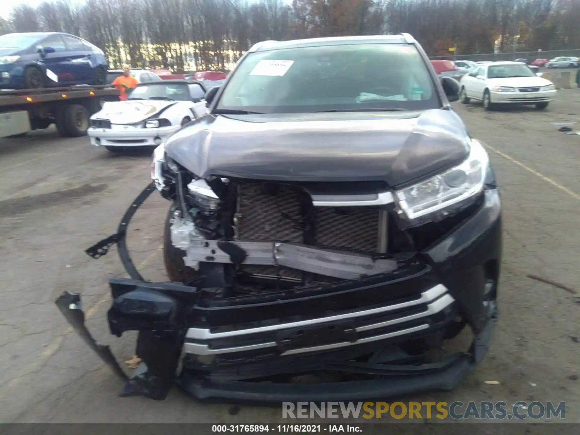 6 Photograph of a damaged car 5TDJZRFH2KS582095 TOYOTA HIGHLANDER 2019