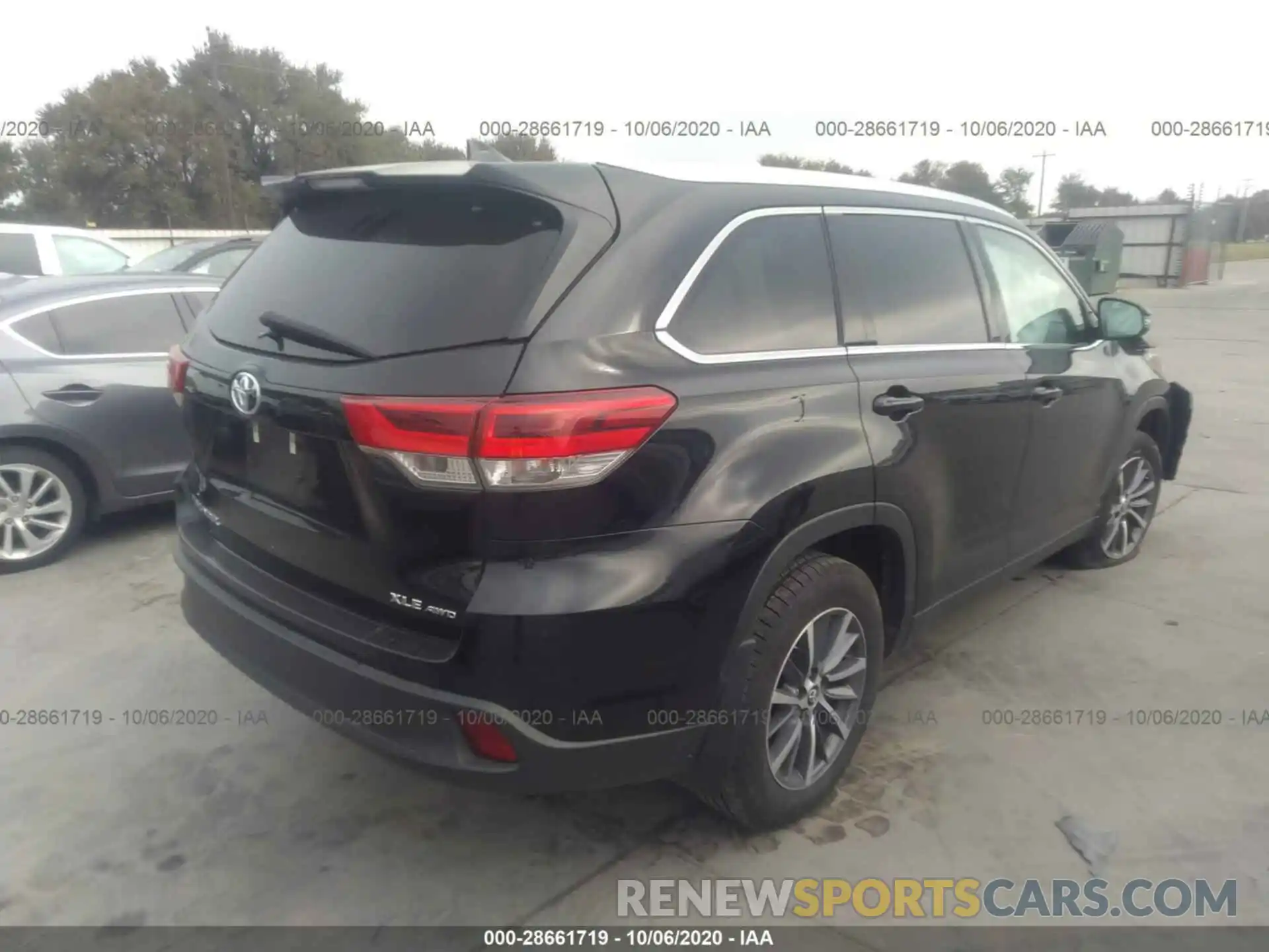 4 Photograph of a damaged car 5TDJZRFH2KS582145 TOYOTA HIGHLANDER 2019