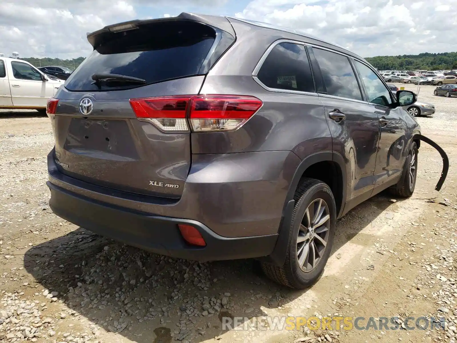 4 Photograph of a damaged car 5TDJZRFH2KS582761 TOYOTA HIGHLANDER 2019