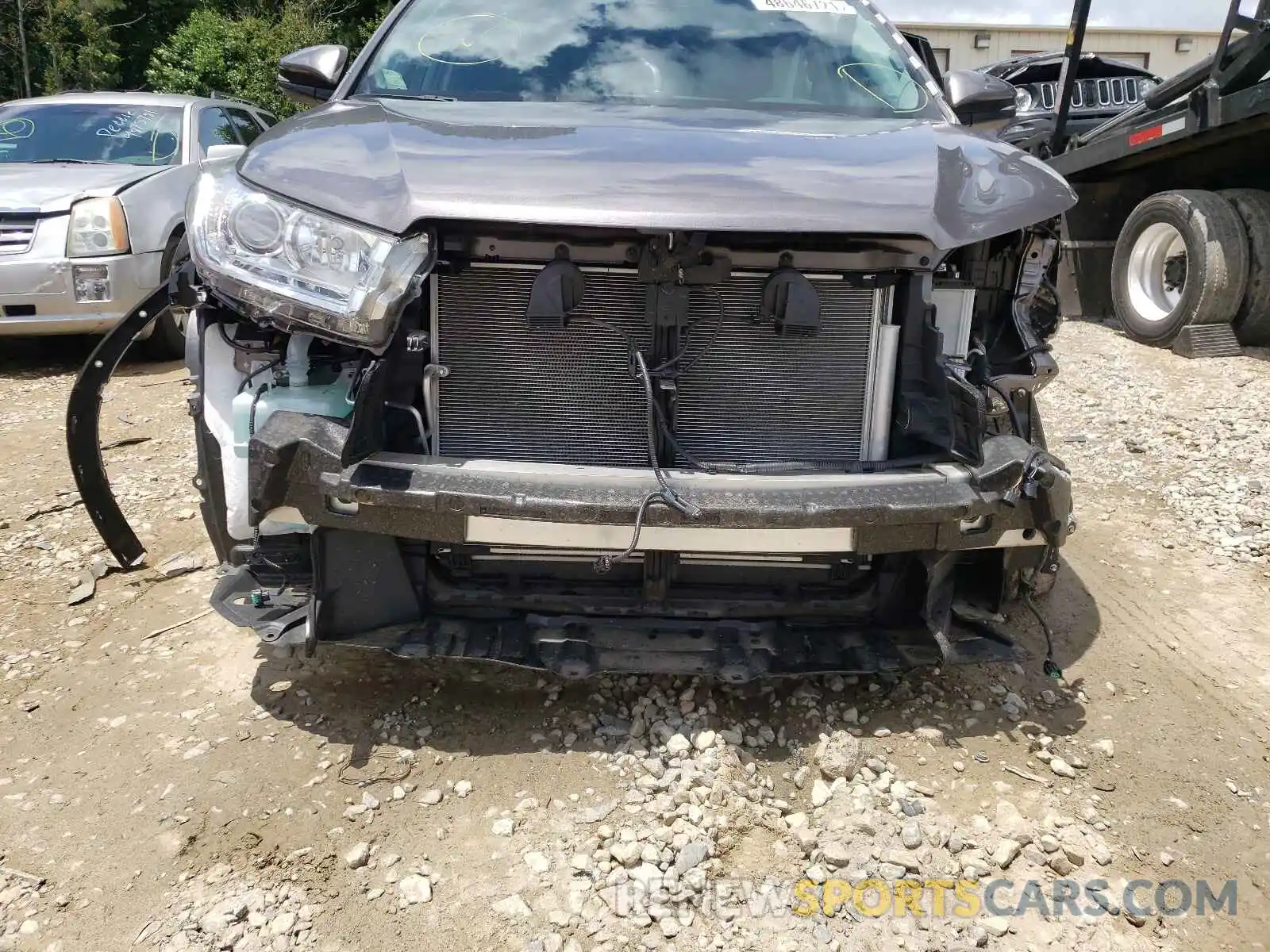 9 Photograph of a damaged car 5TDJZRFH2KS582761 TOYOTA HIGHLANDER 2019