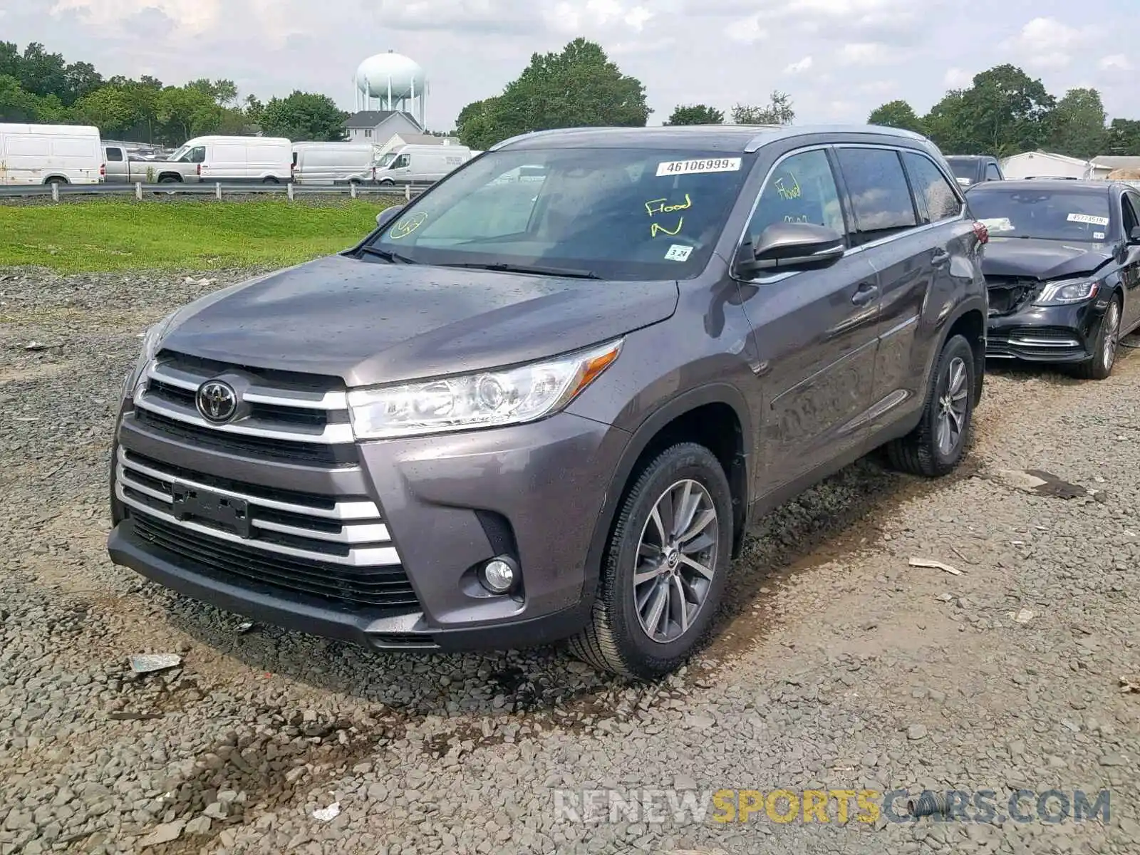 9 Photograph of a damaged car 5TDJZRFH2KS583098 TOYOTA HIGHLANDER 2019