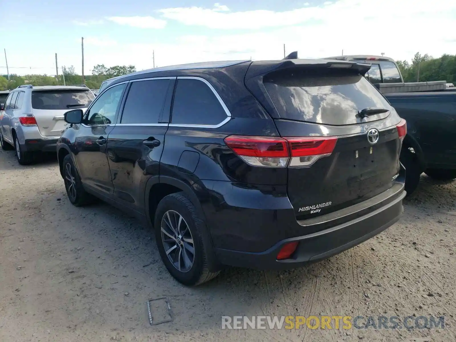 3 Photograph of a damaged car 5TDJZRFH2KS583831 TOYOTA HIGHLANDER 2019