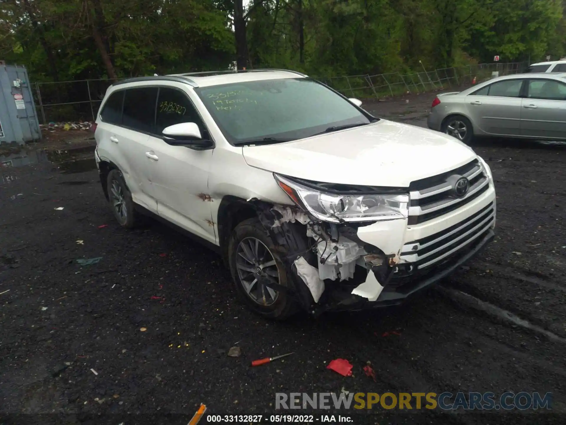 1 Photograph of a damaged car 5TDJZRFH2KS584218 TOYOTA HIGHLANDER 2019