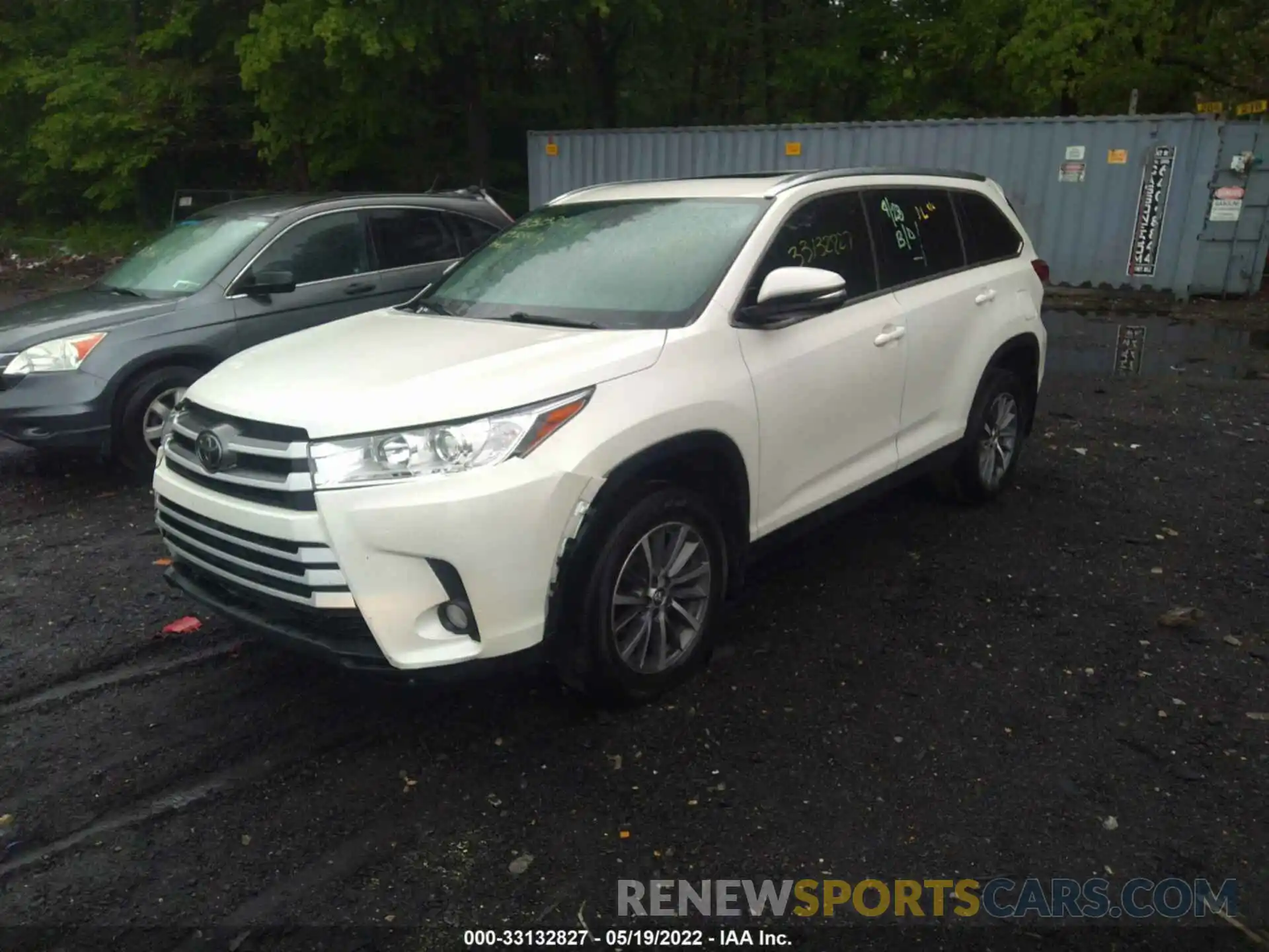 2 Photograph of a damaged car 5TDJZRFH2KS584218 TOYOTA HIGHLANDER 2019